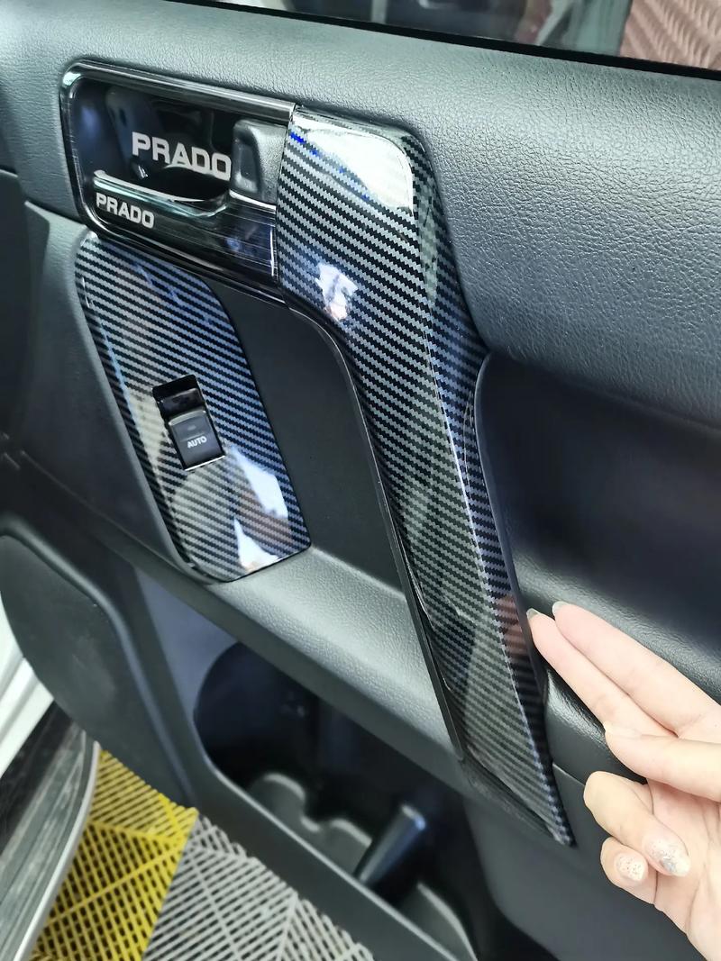 霸道碳纖維內(nèi)飾件 提升汽車格調(diào)與性能的精致選擇